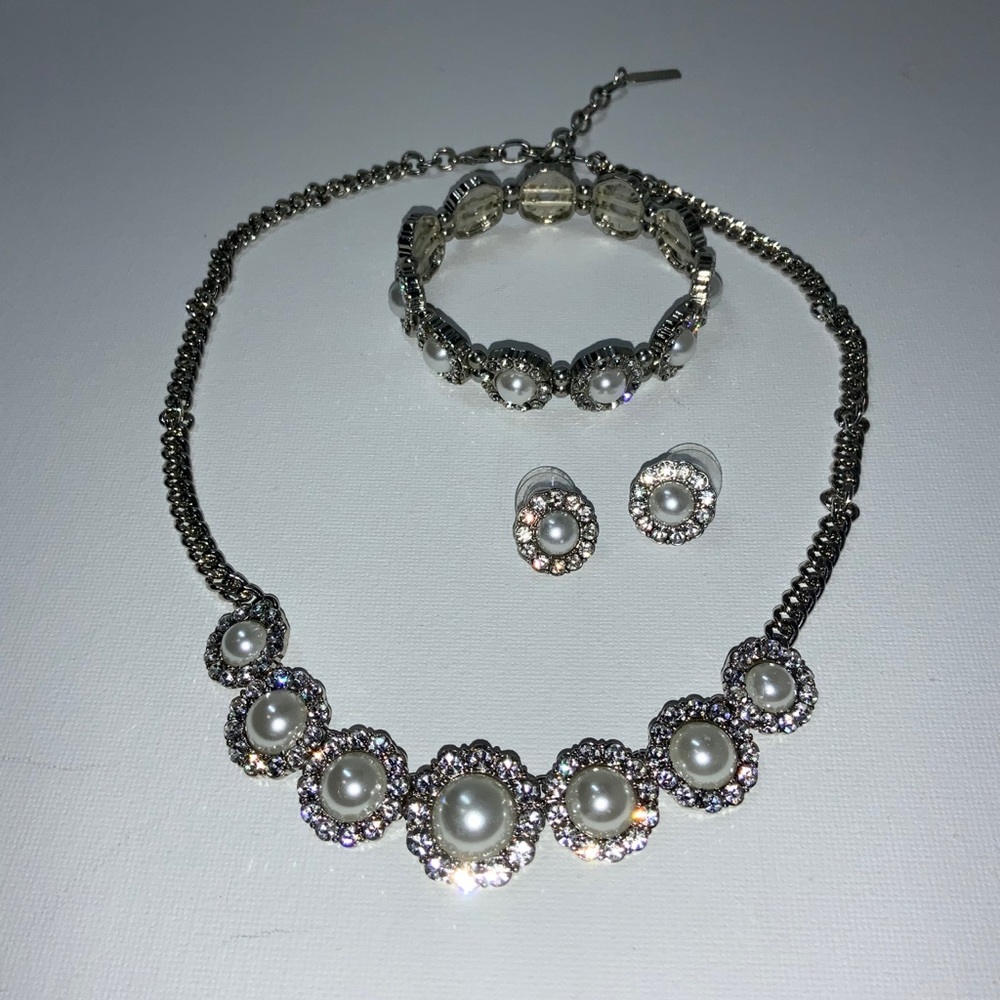 Necklace, Bracelet & Earrings Set - Picture 5 of 6